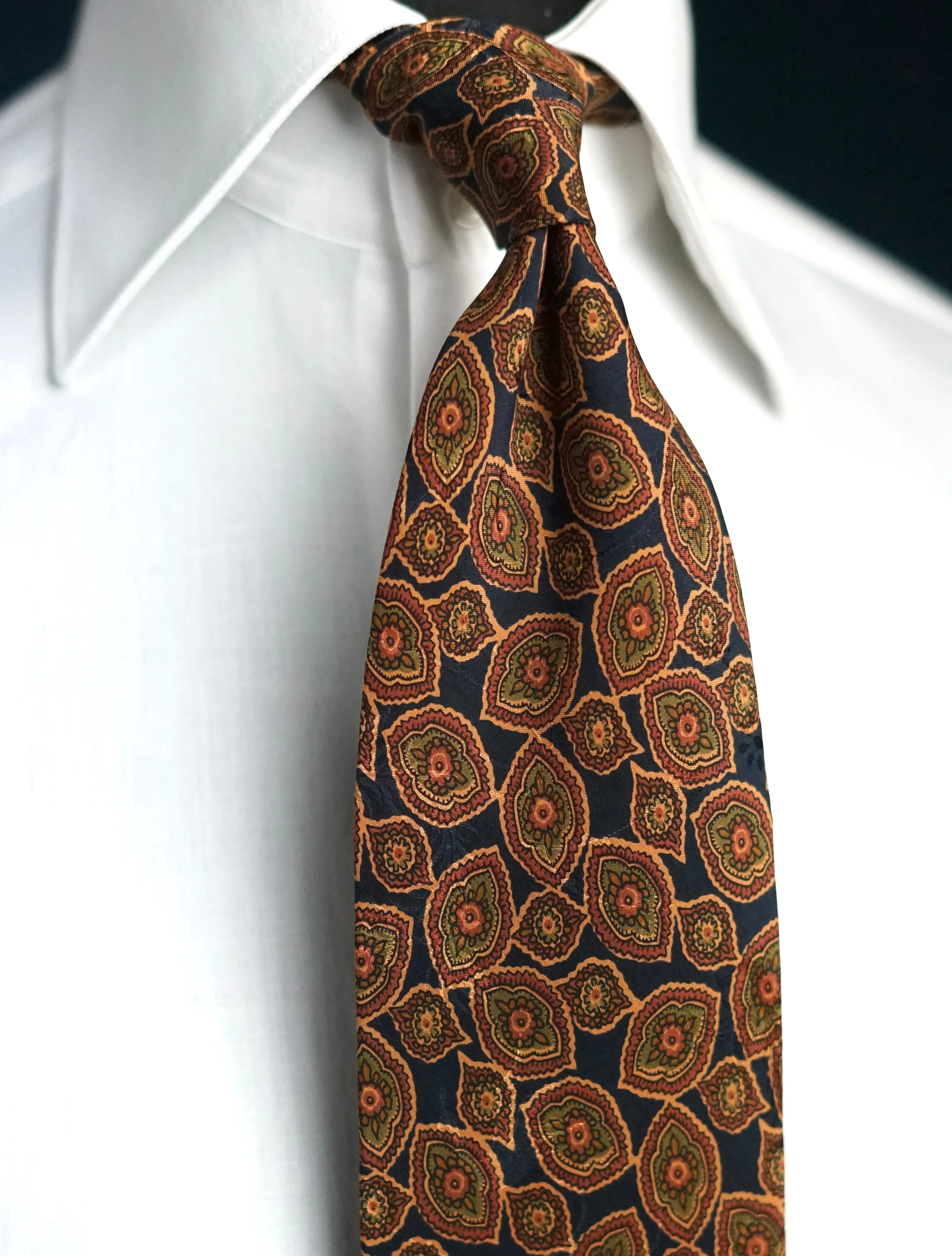 Pamela Vintage Tie